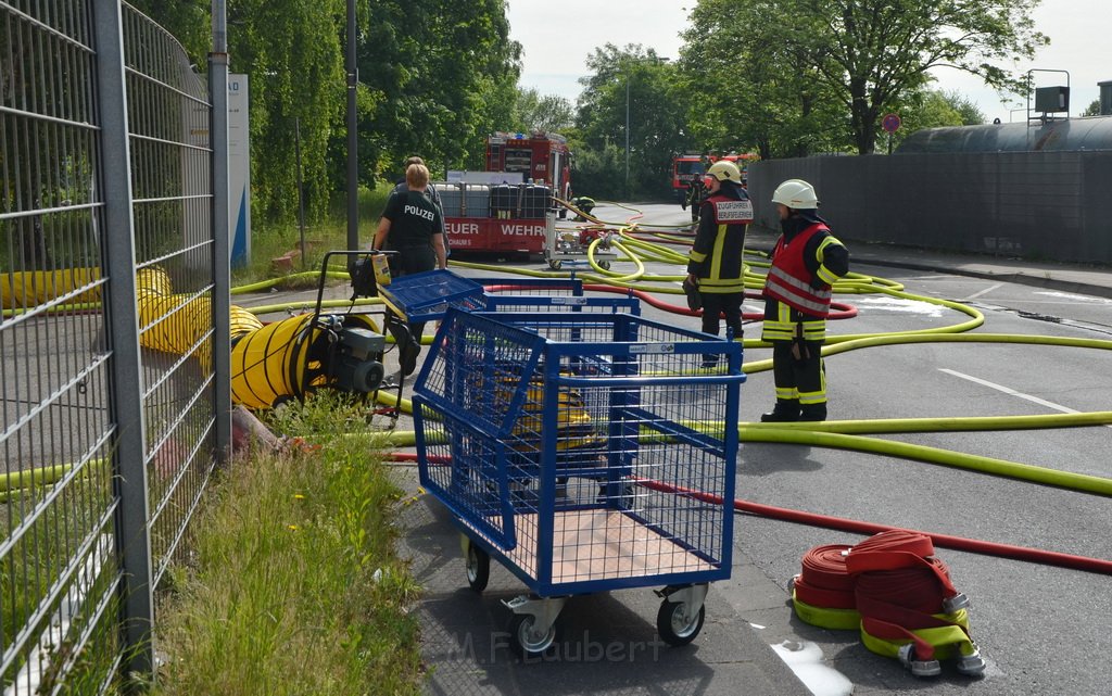 Grossfeuer Poco Lager Koeln Porz Gremberghoven Hansestr P877.jpg - Miklos Laubert